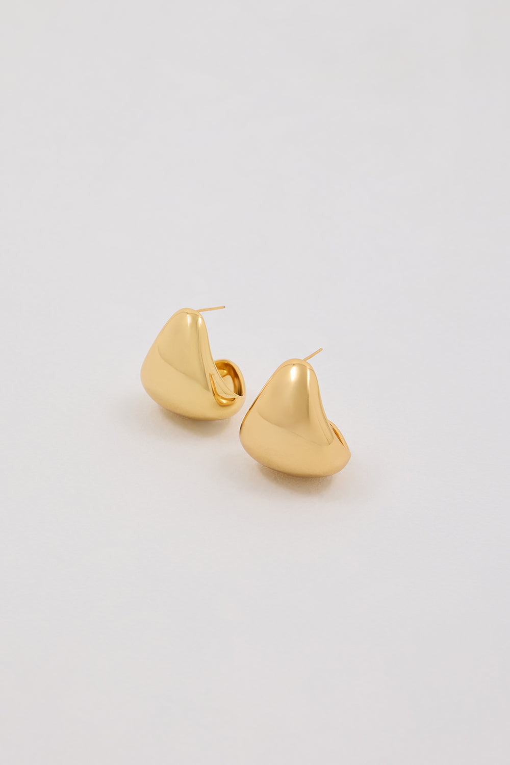 Anna Rossi Gold Teardrop Hoop Earrings – Sculptural Stud Design