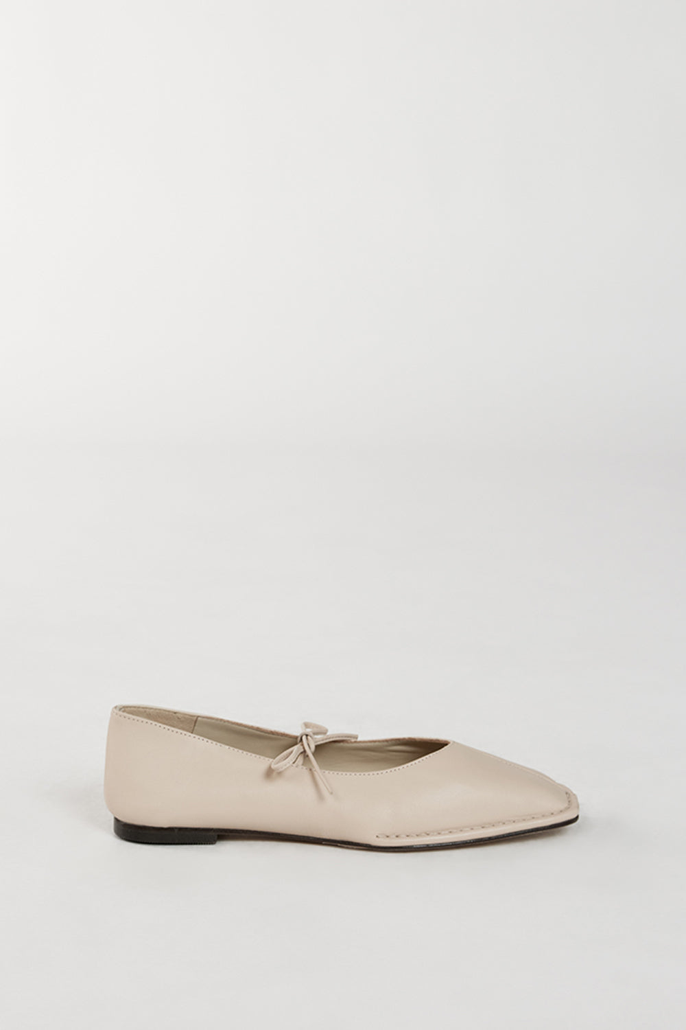 ALOHAS Cream Leather Ballet Flats with Bow Detail