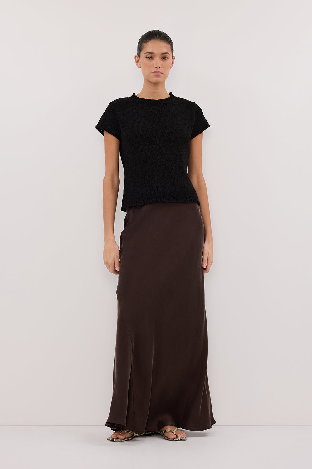 LEO Black Ribbed Knit Top with Crew Neck | Lightweight & Breathable
