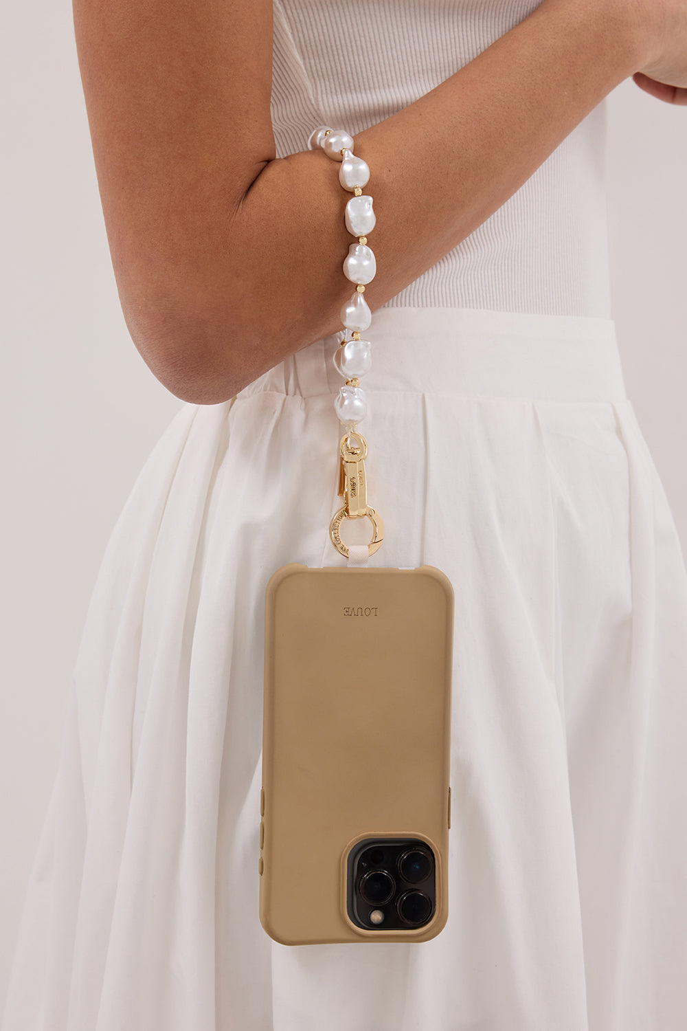 Louve Collection Ivory Daisy Pearl Phone Wristlet with Gold Clasp