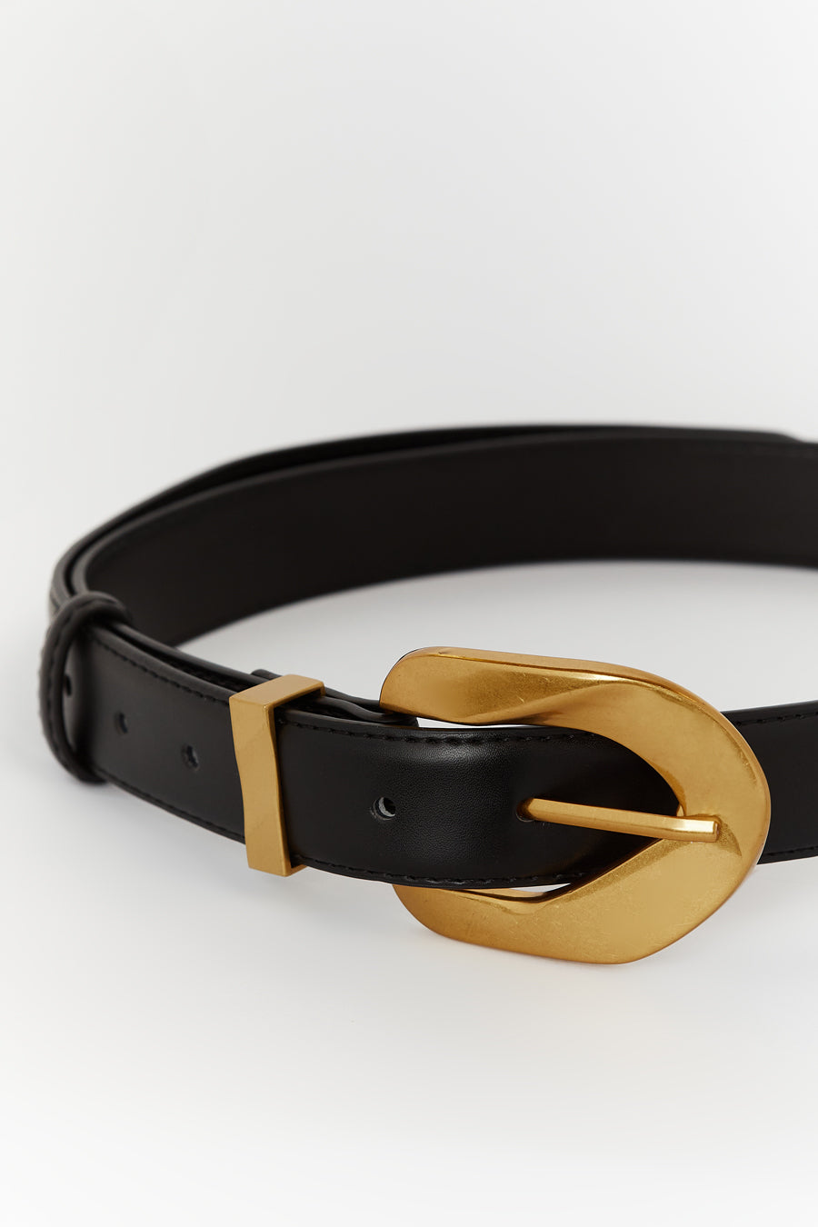 Albury Black Leather Belt with Gold Hardware – Adjustable Waist Belt
