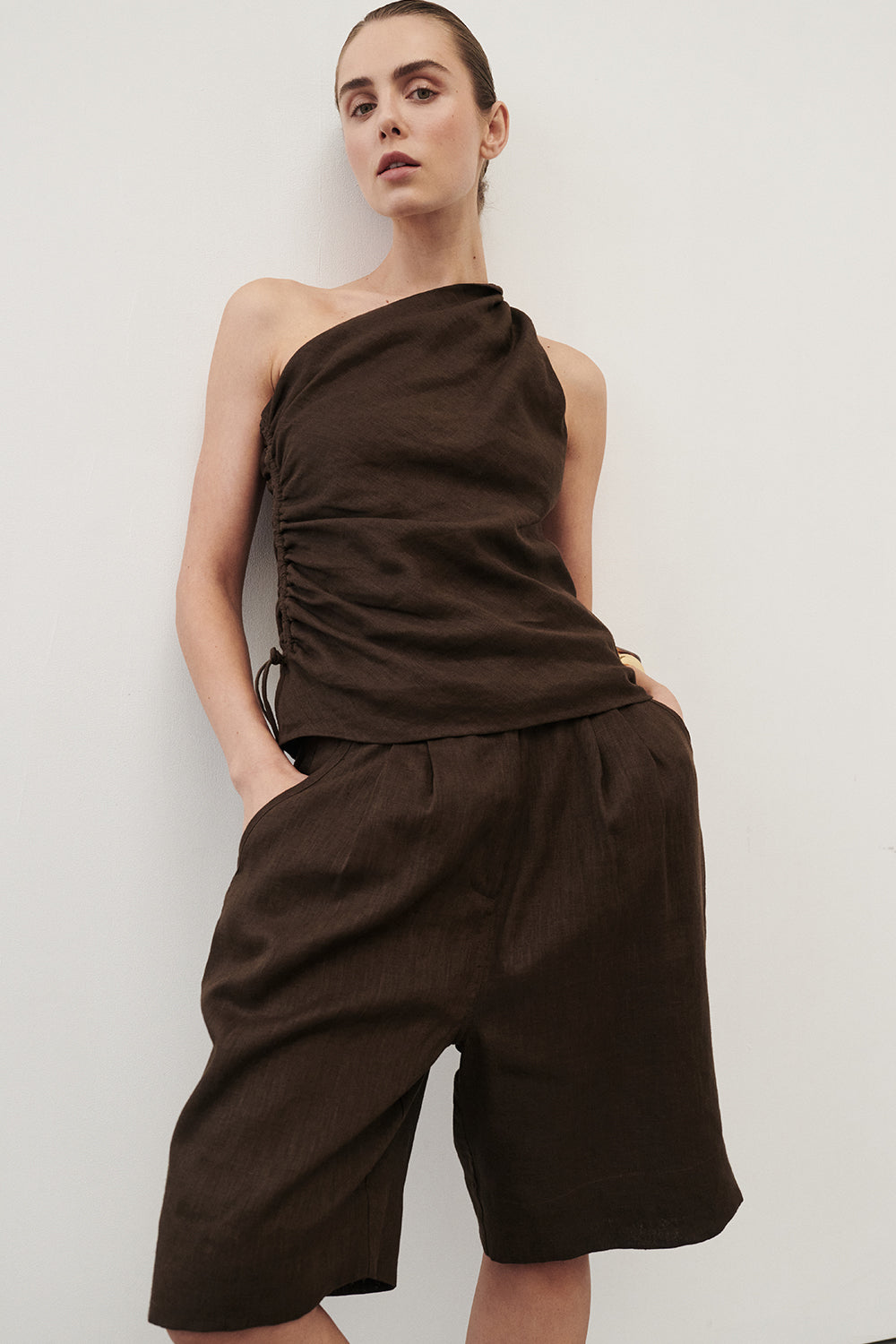 Kayla Linen Bermuda Shorts in Bitter Chocolate – Relaxed Fit with Side Pockets