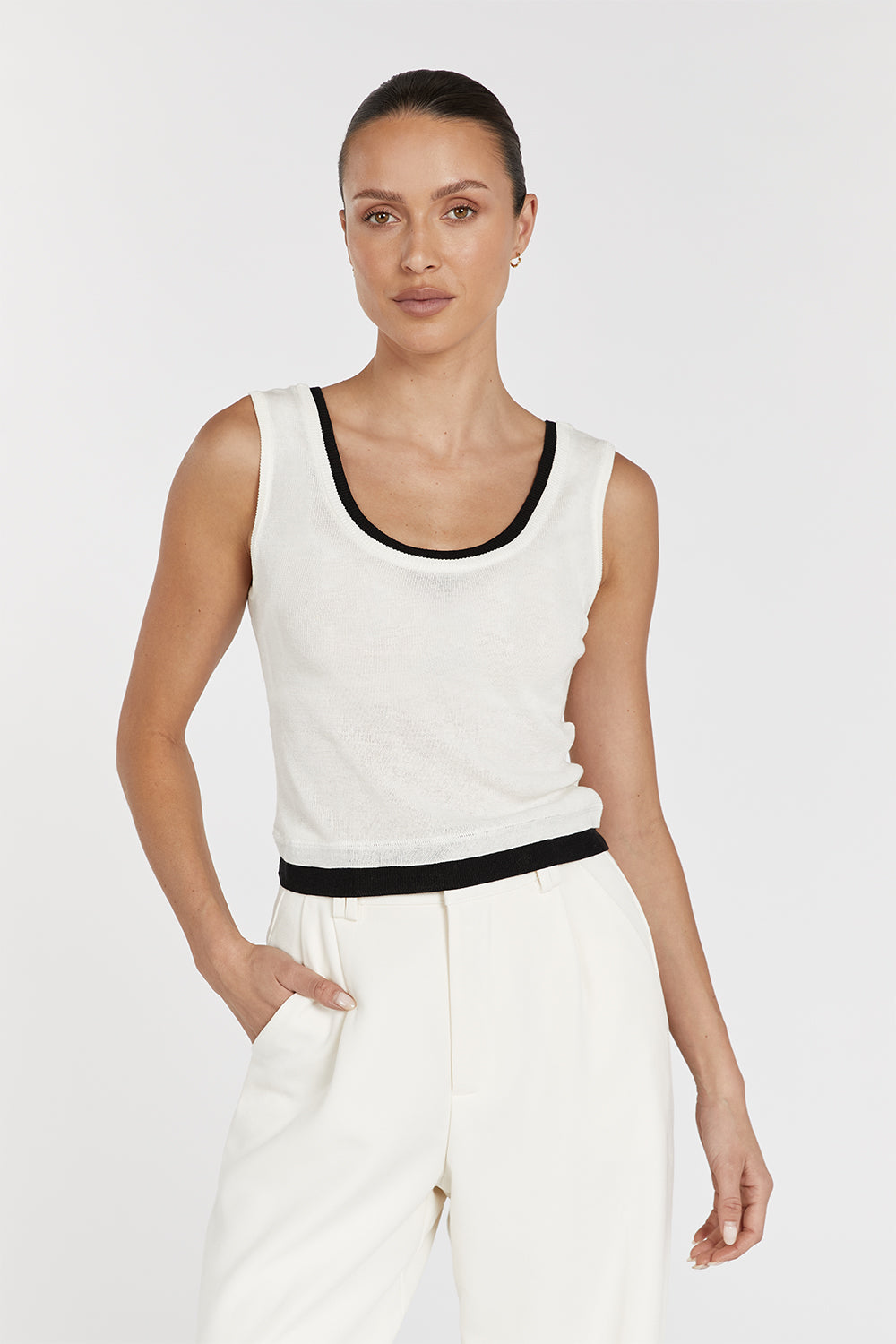 Noel Off White Contrast Knit Tank Top - Relaxed Fit Scoop Neck