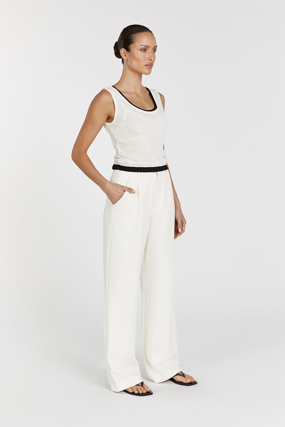 Noel Off White Contrast Knit Tank Top - Relaxed Fit Scoop Neck