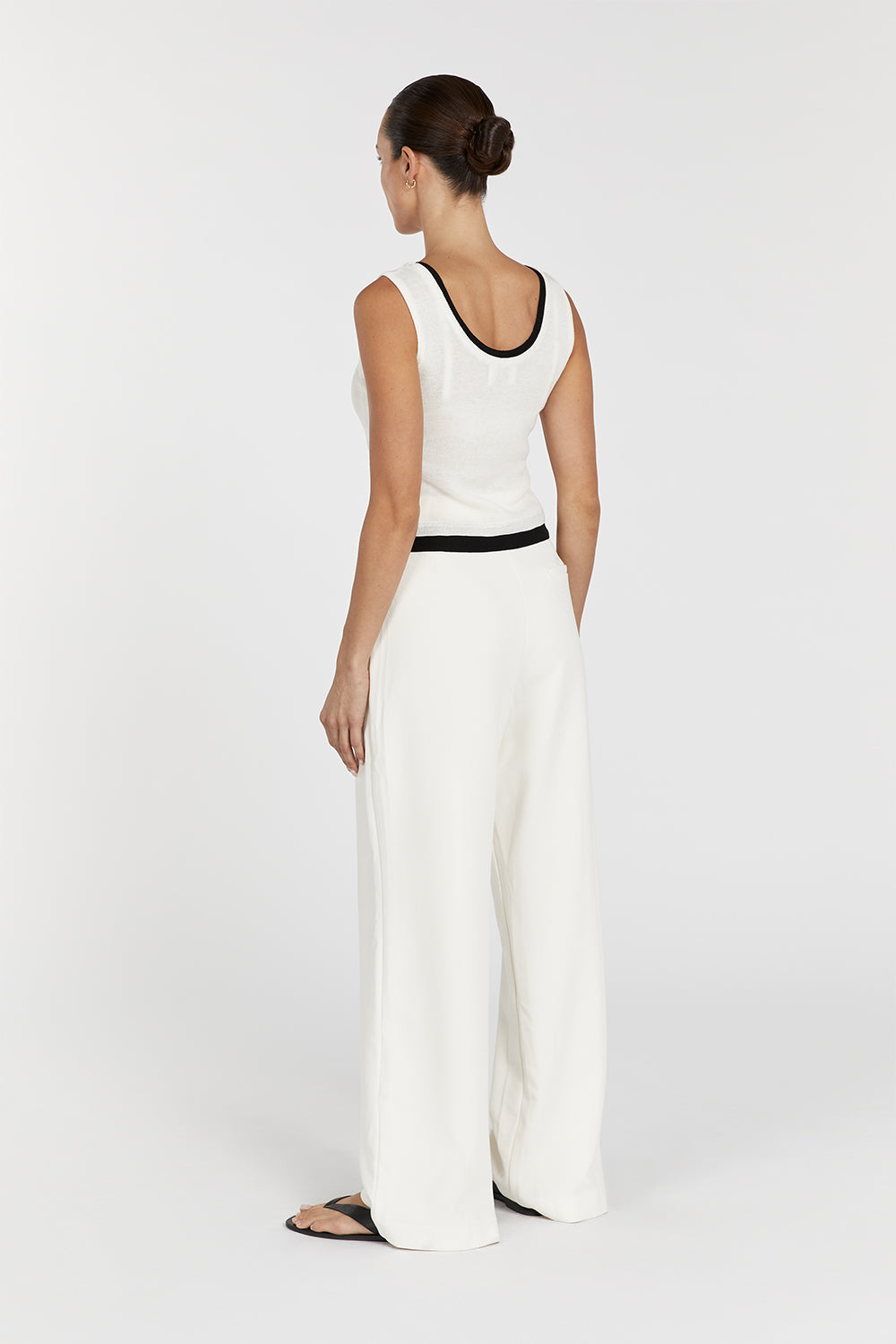 Noel Off White Contrast Knit Tank Top - Relaxed Fit Scoop Neck