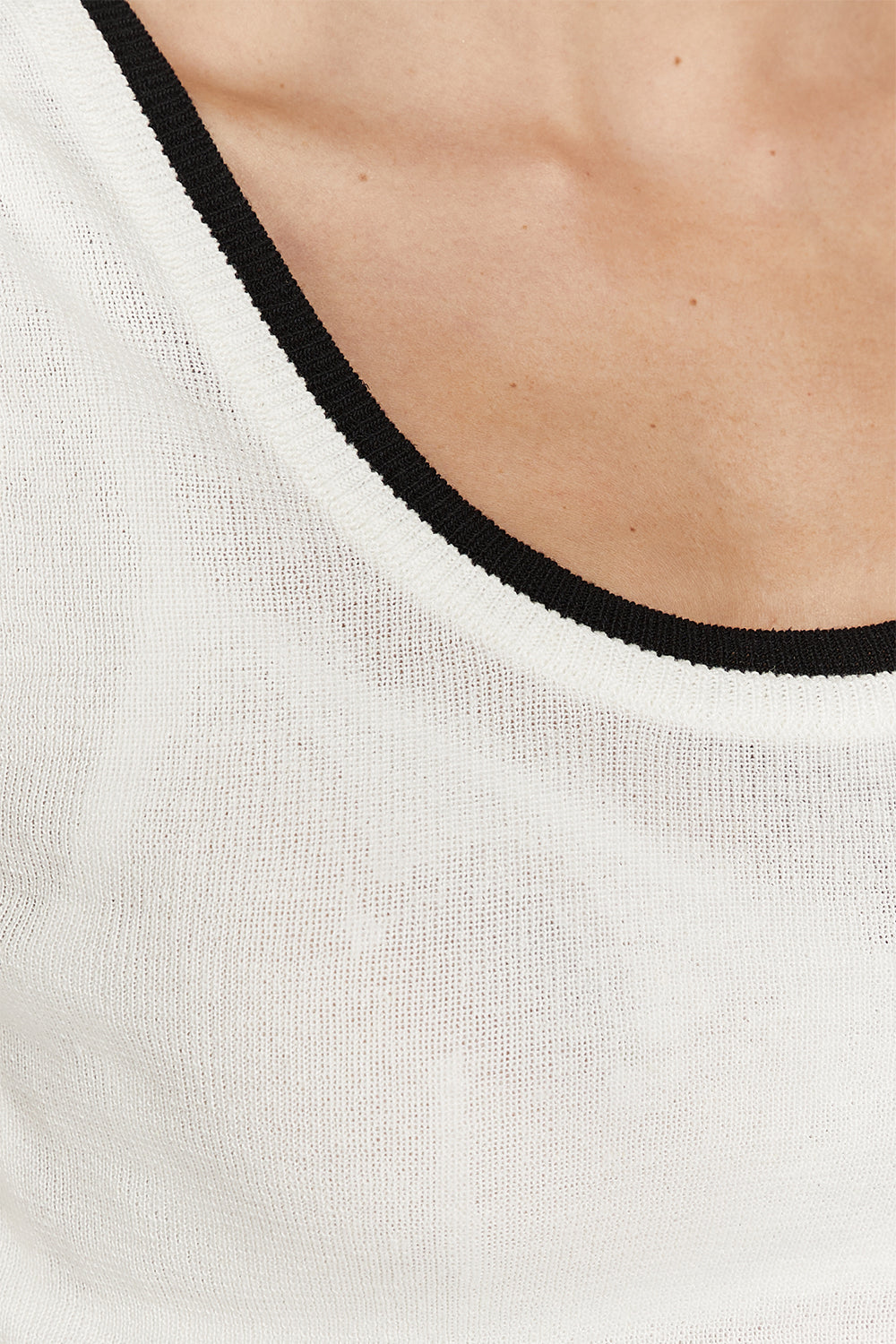 Noel Off White Contrast Knit Tank Top - Relaxed Fit Scoop Neck