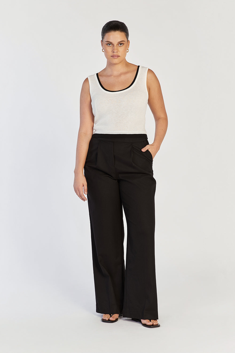Noel Off White Contrast Knit Tank Top - Relaxed Fit Scoop Neck